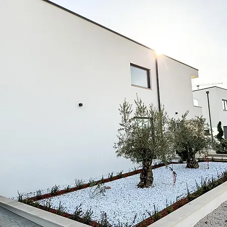 Villa Hills West - Branded Luxury