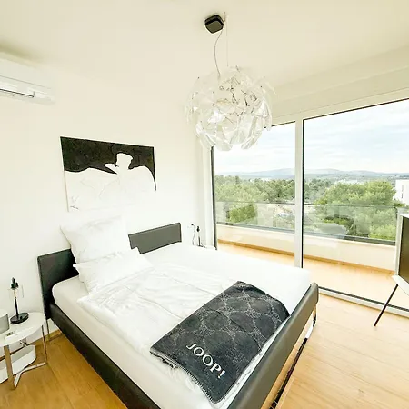 Hills - West * Primosten