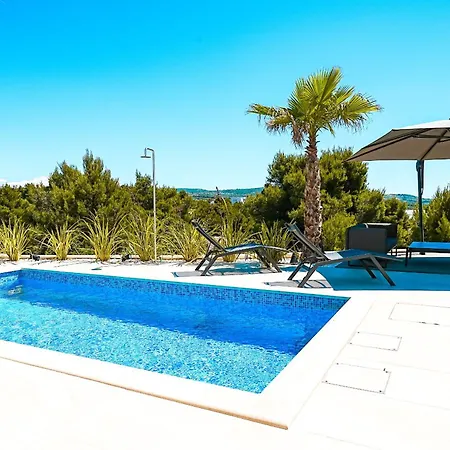 Hills - West * Primošten