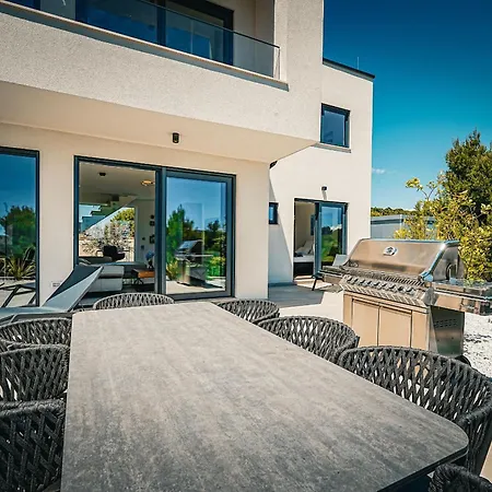 Hills - West Primosten