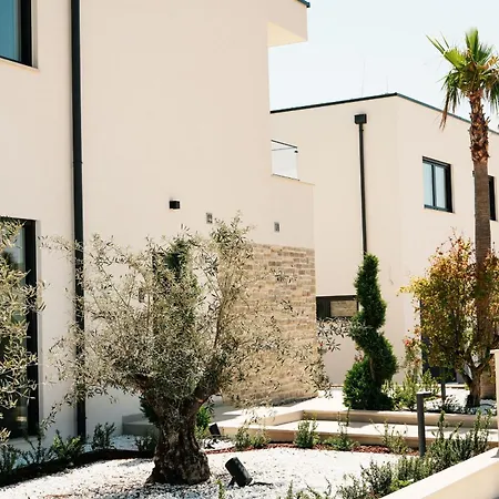 Villa Hills West - Branded Luxury *