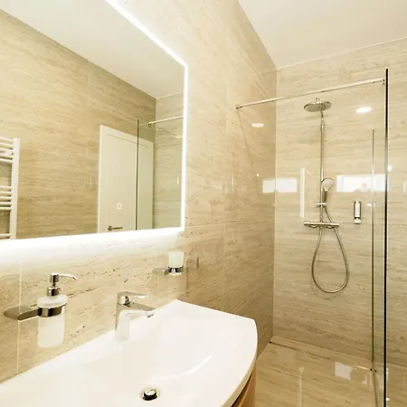 Hills - West Primosten