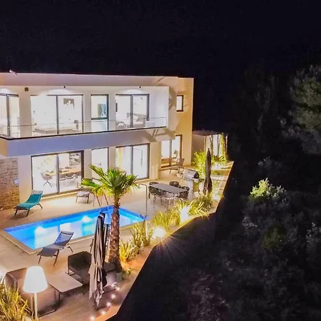 Hills West - Branded Luxury Villa *