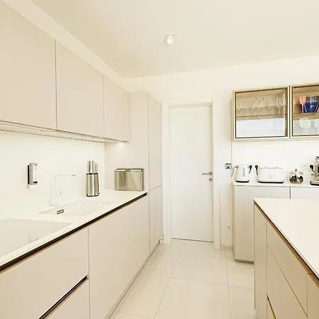 Villa Hills West - Branded Luxury *