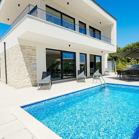 Hills West - Branded Luxury Villa