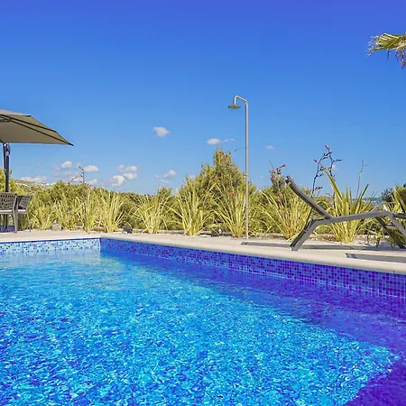 Villa Hills West - Branded Luxury