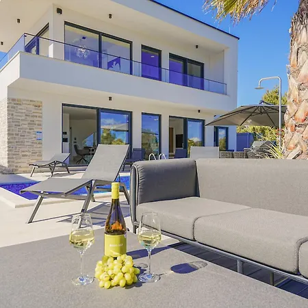 Hills West - Branded Luxury Villa *