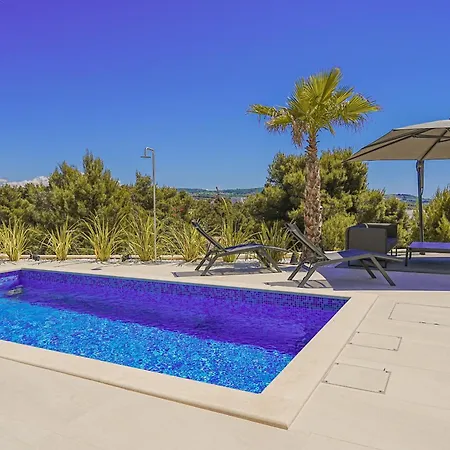 Hills West - Branded Luxury Villa