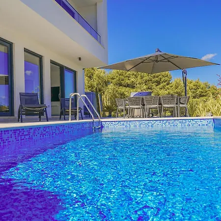 Hills West - Branded Luxury Villa *