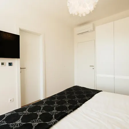 Villa Hills West - Branded Luxury