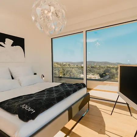 Villa Hills West - Branded Luxury *