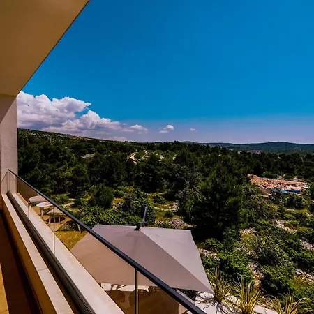 Hills West - Branded Luxury *
