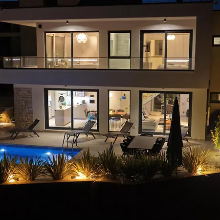 Hills West - Branded Luxury Villa