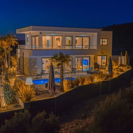 Hills West - Branded Luxury Villa *
