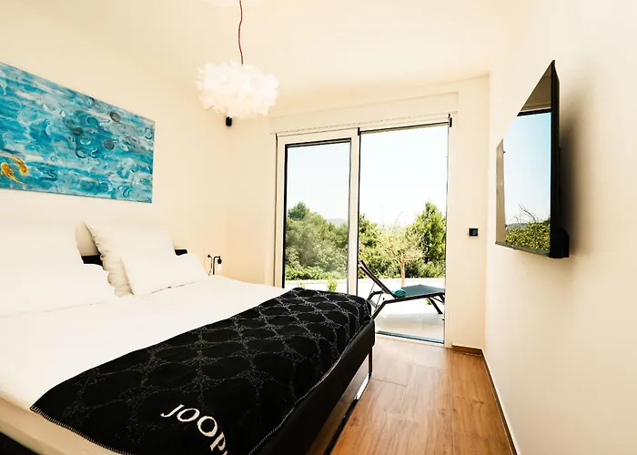 Hills - West Primošten