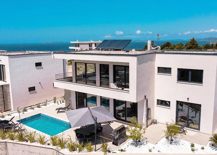 Hills - West 프리모스턴