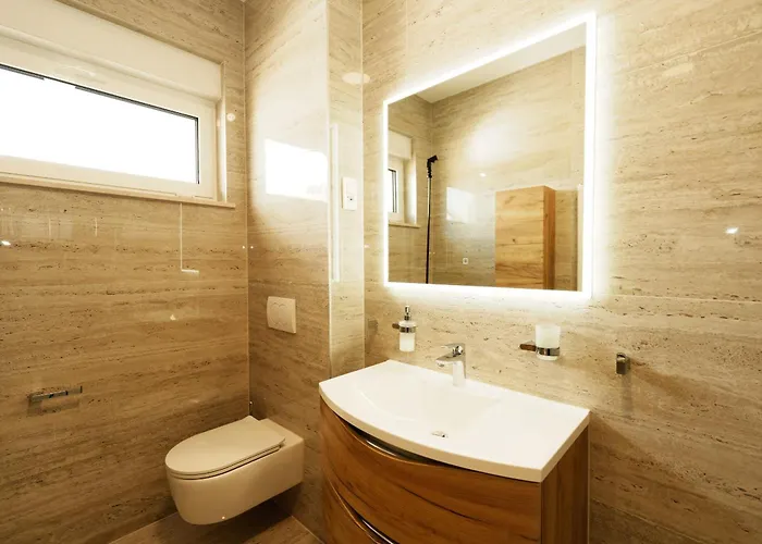 Hills - West 프리모스턴