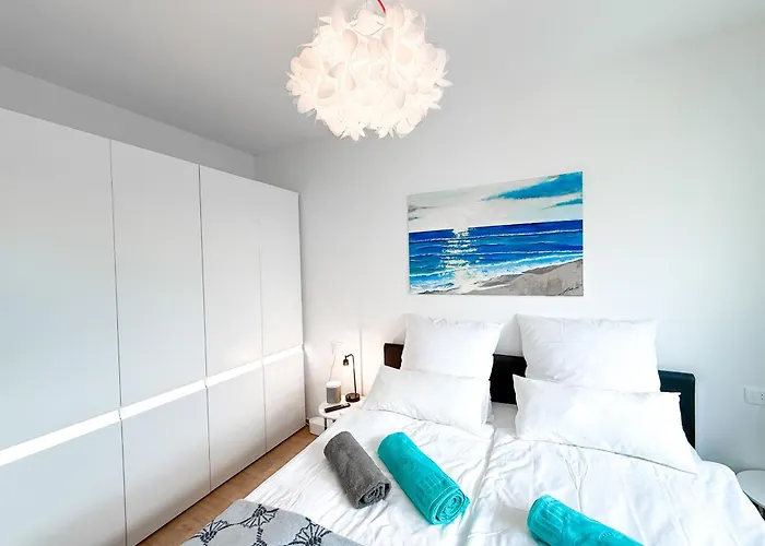 Hills - West 프리모스턴